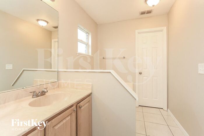 Building Photo - 205 Tiffany Ct