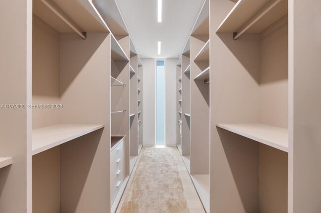 Building Photo - 1051 W 48th St