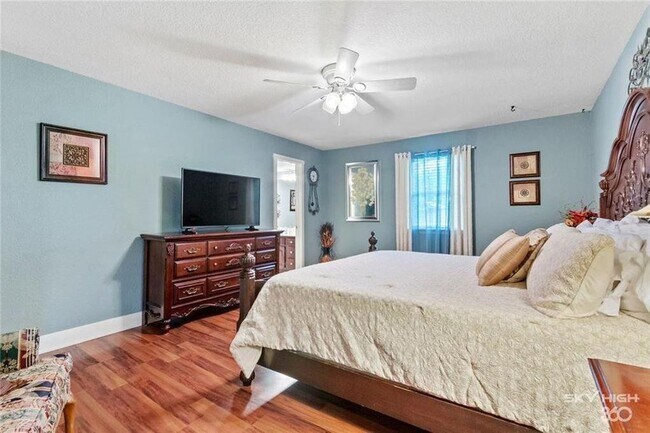 Building Photo - 405 SW 10th St