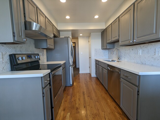 Kitchen - 1644 E 800 S