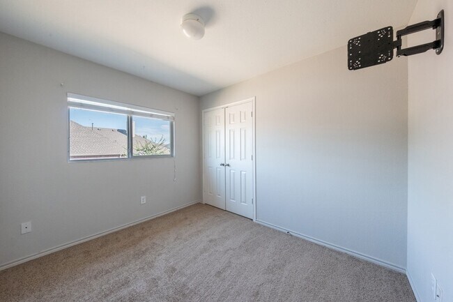 Building Photo - 520 Lewis Canyon Ln