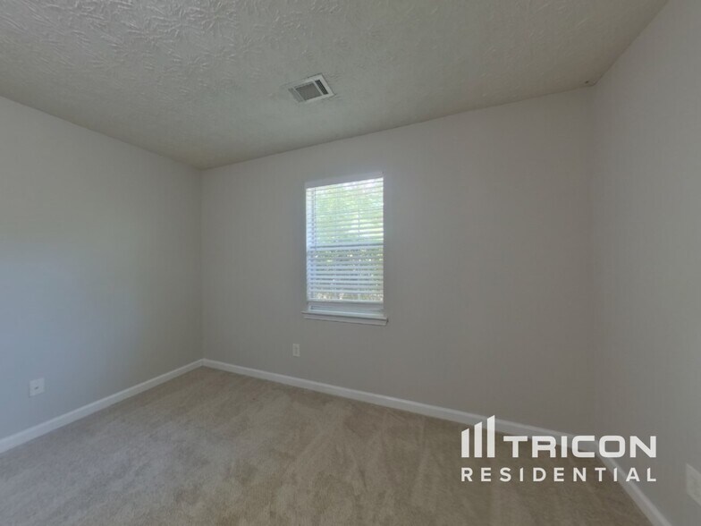 Building Photo - 80 Brighton Dr