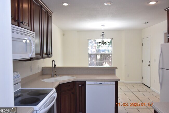 Building Photo - 202 Hallowes Dr S