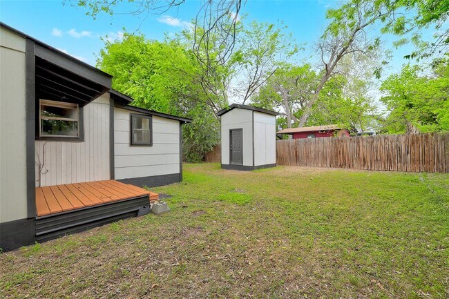 Building Photo - 6307 Chesterfield Ave
