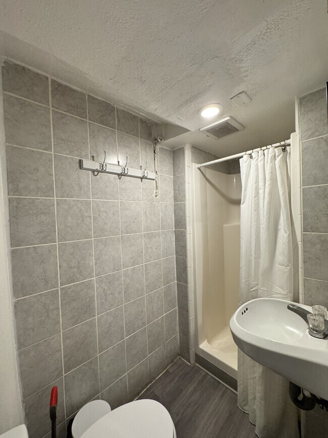 Building Photo - 2745 W Archer Pl