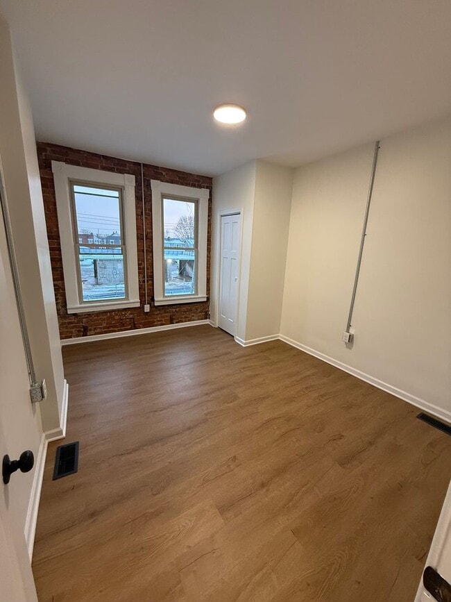 Building Photo - 3-Bedroom, 2.5-Bath Spacious Townhome located in Merion Village