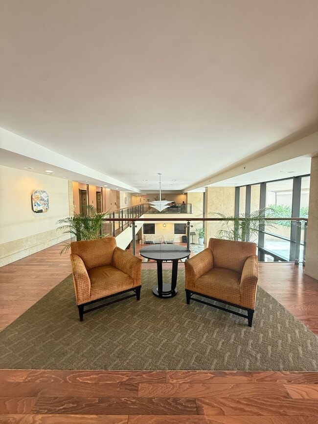 Building Photo - Available Now 1 Bed, 1 Bath, Kaka'ako, Oce...
