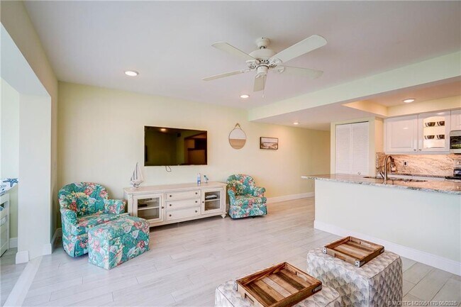 Building Photo - 5599 NE Gulfstream Way
