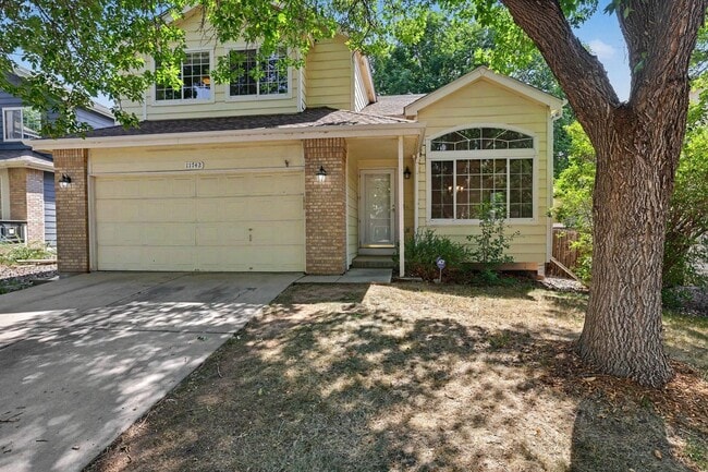 Building Photo - Spacious 5 Bedroom Home with Fenced Yard & 2 Car Garage
