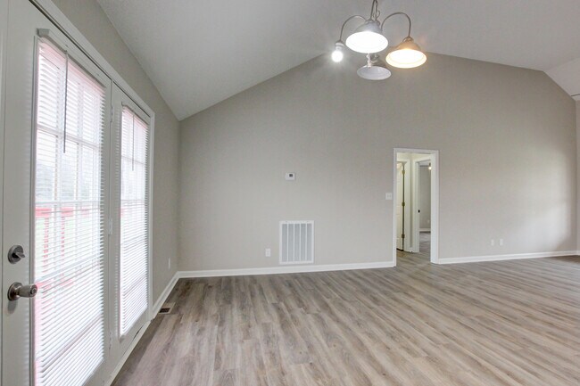 Building Photo - 2481 Clarksville Rd