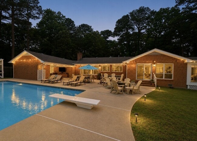 Building Photo - Little Neck Cove