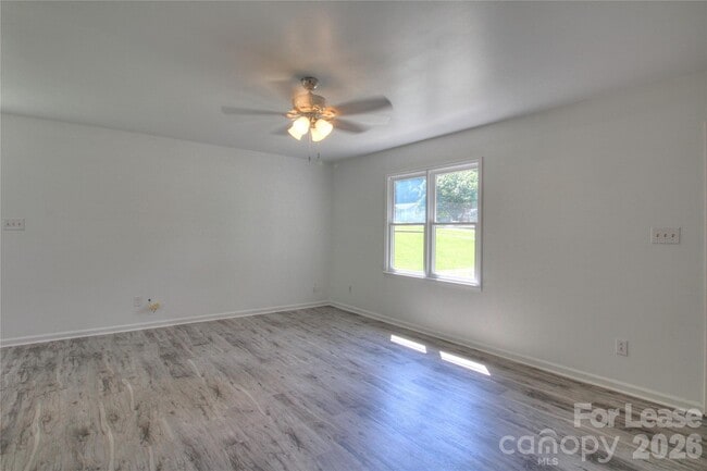 Building Photo - 1015 Sharon Dr