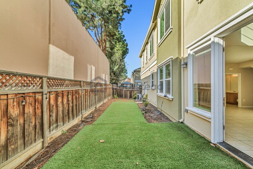 Building Photo - 2743 Lavender Ter