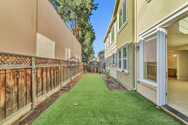 Building Photo - 2743 Lavender Ter