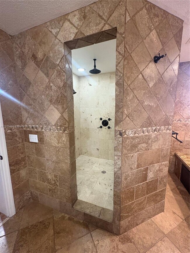 Building Photo - 819 E 26th St