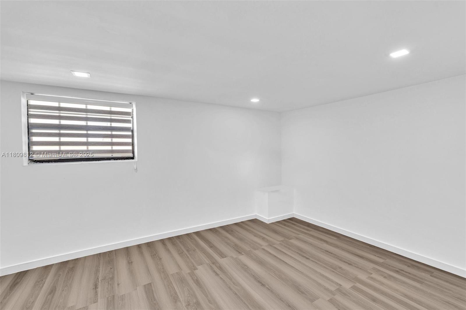 Building Photo - 418 S 57th Way