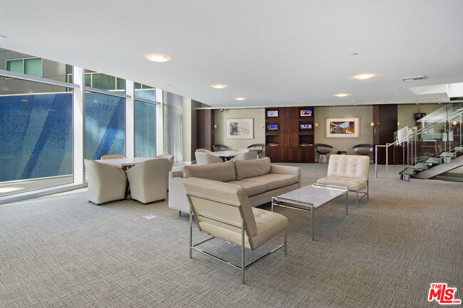 Building Photo - 13700 Marina Pointe Dr