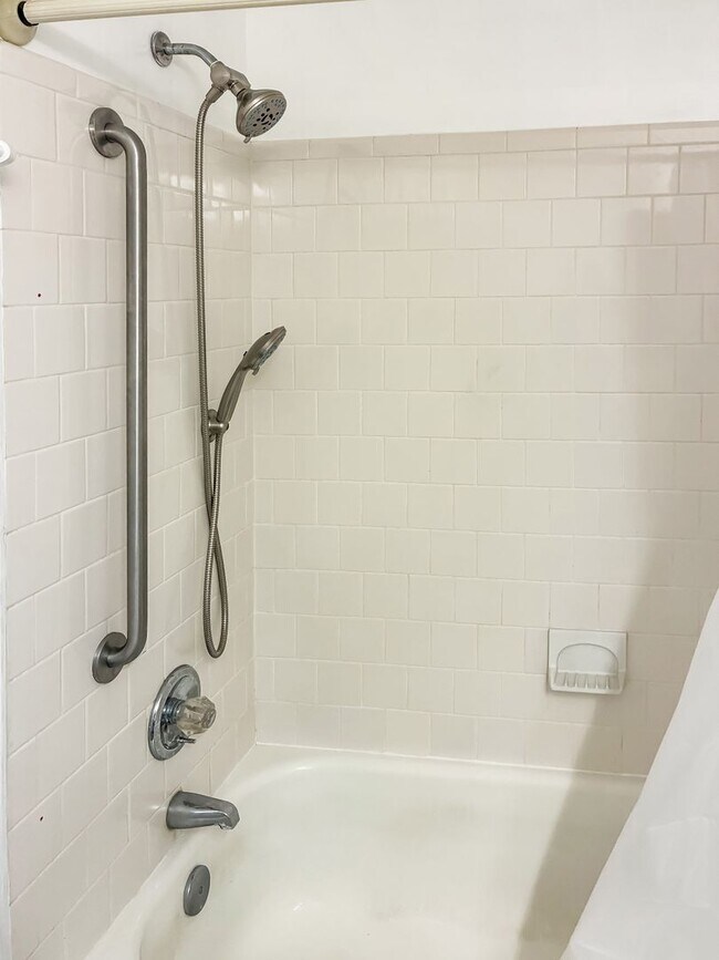 Building Photo - Updated 2-Bedroom Home in Henrico with Pat...