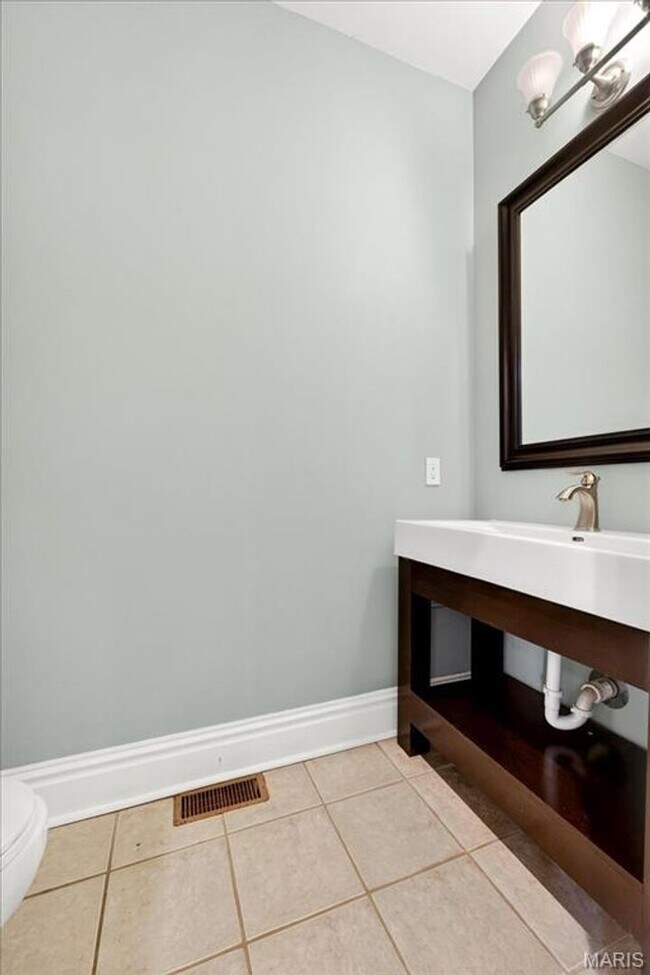 Building Photo - Benton Park home.