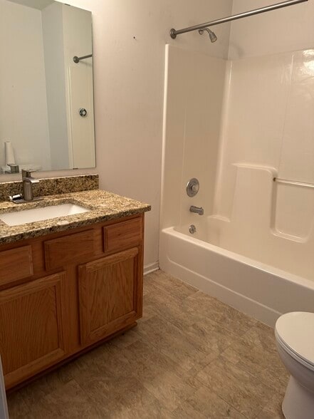 Building Photo - 637 Strand Pond Cir