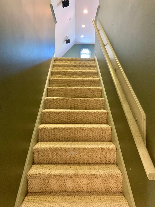 Building Photo - Great Home in Gated Community with Bonus Room!