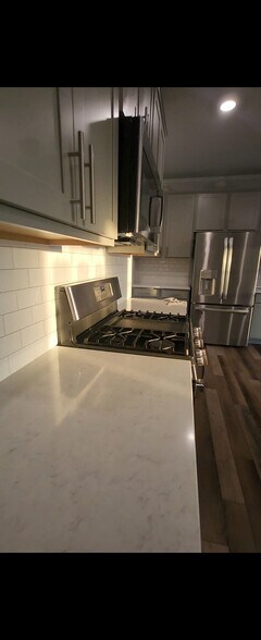 Building Photo - Room in Townhome on Mezzo Ln