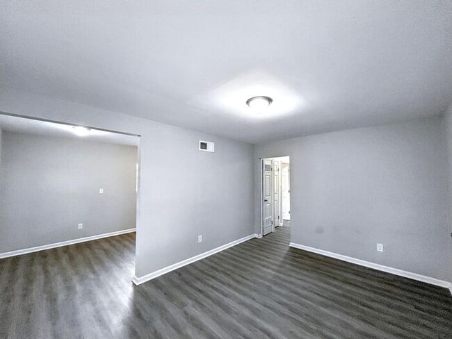 Building Photo - 1861 Coventry Dr