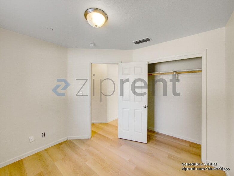 Building Photo - Unit