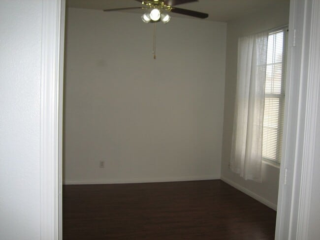 Building Photo - Single story, gated, 3bed, 2bath, 2car garage, Club house, Community Pool, Spa, Fitness room, CCRs