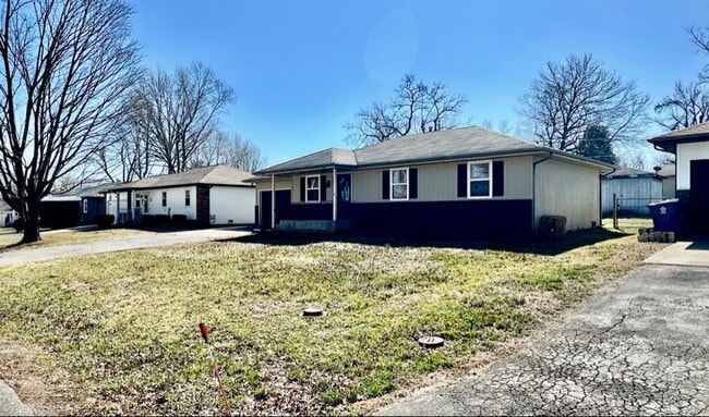 Building Photo - 404 Elm St