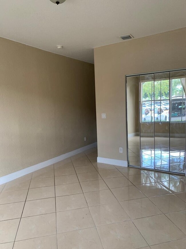 Building Photo - 3549 Forest Hill Blvd