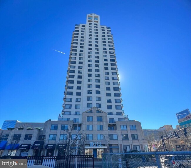 Building Photo - 526 PACIFIC 2203