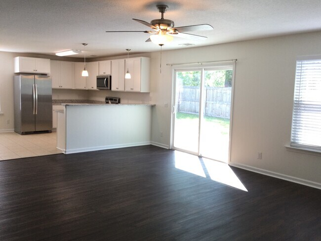 Building Photo - 202 Sterling Dr