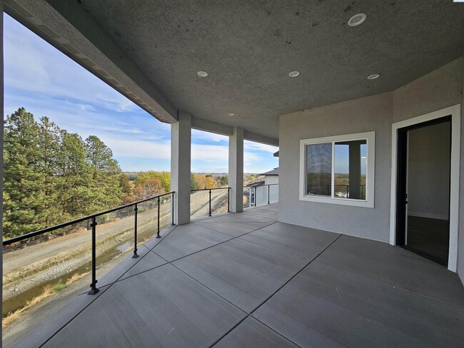 Building Photo - Primary Suite on Main w/Second Suite in Ba...