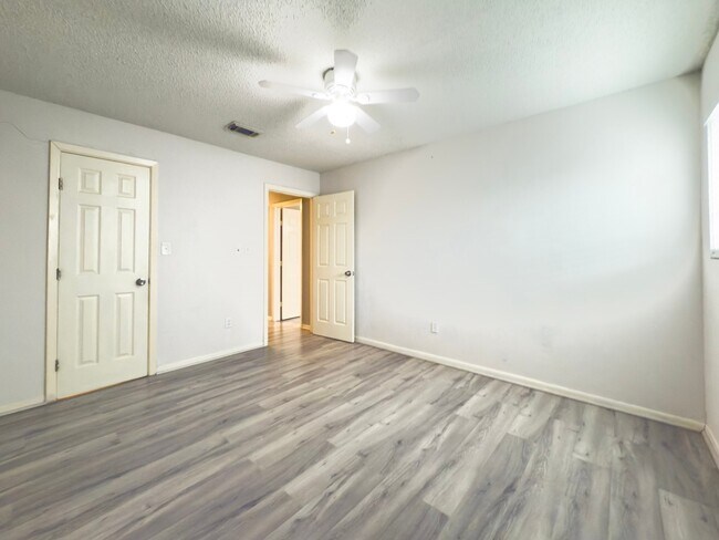 Building Photo - 6506 Briar Glade Dr