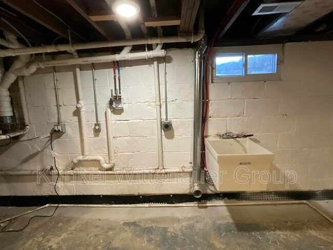 Building Photo - 132 N 82nd St