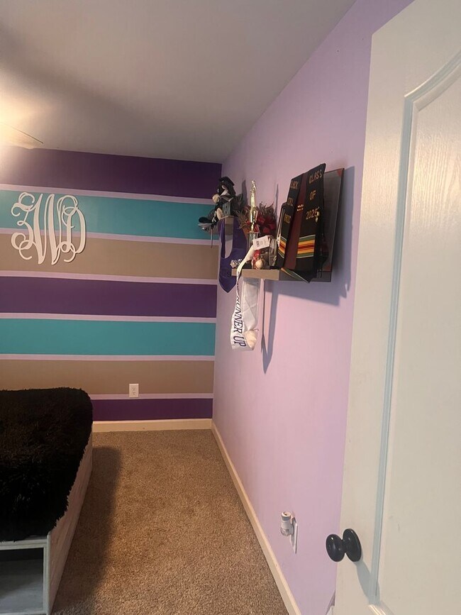 Building Photo - Four Bedroom Two Bath House