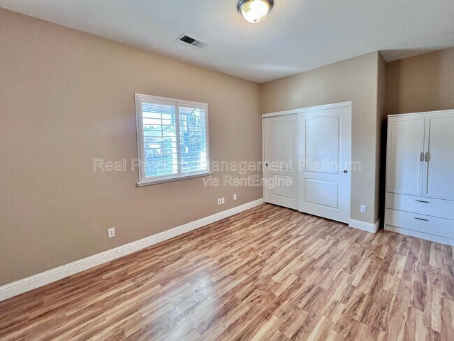 Building Photo - 5705 E Erin Ave