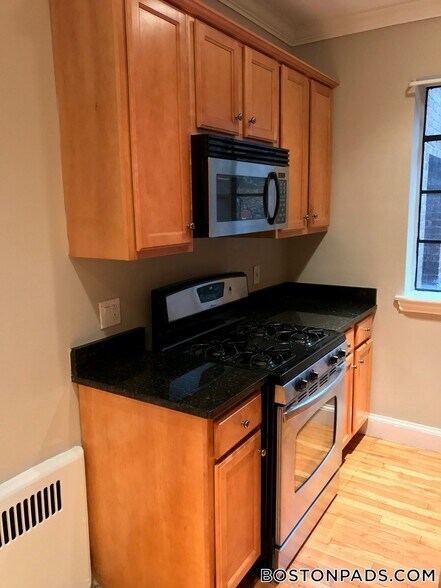 Building Photo - 93 Strathmore Rd