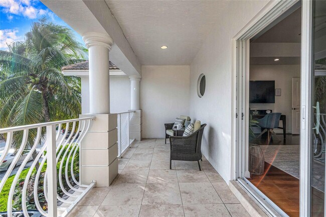 Building Photo - 3315 NE 17th St