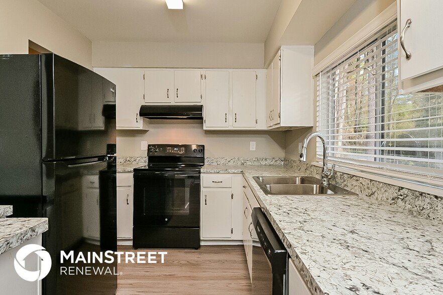 Building Photo - 8974 Homewood Dr