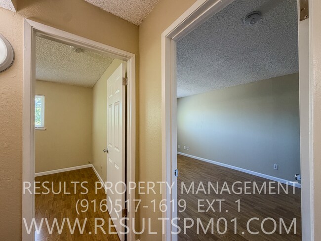 Building Photo - Adorable 2 bedroom duplex