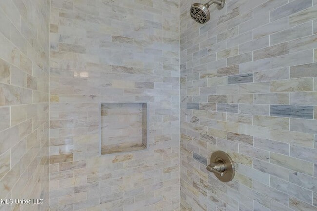 Building Photo - 238 Lovers Ln