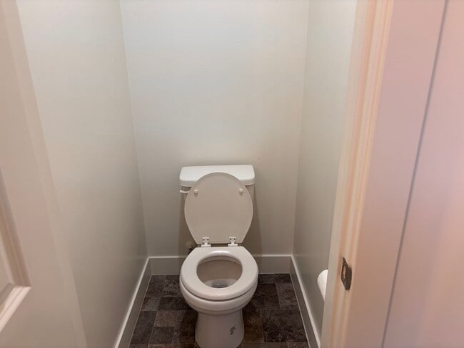 Building Photo - 4 bed | 2 1/2 bath | 2 car garage in Deser...