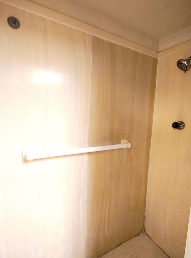 Building Photo - 3 Bd 2 Bath Over 2500 sq ft in Sandy