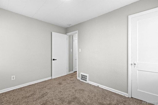 Building Photo - 19450 Heyden St