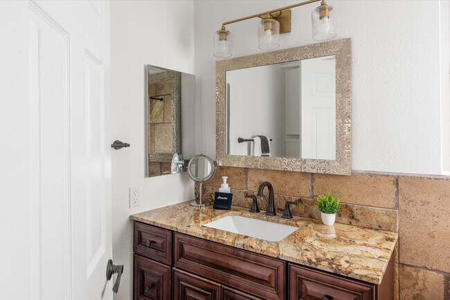 Building Photo - 7804 W Pershing Ave