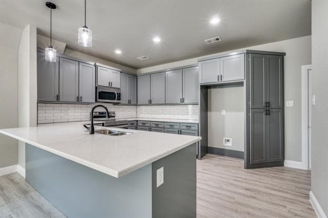 Building Photo - 2751 E 1st St