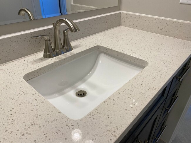 Building Photo - Red Mountain Vista Town Home, End Unit