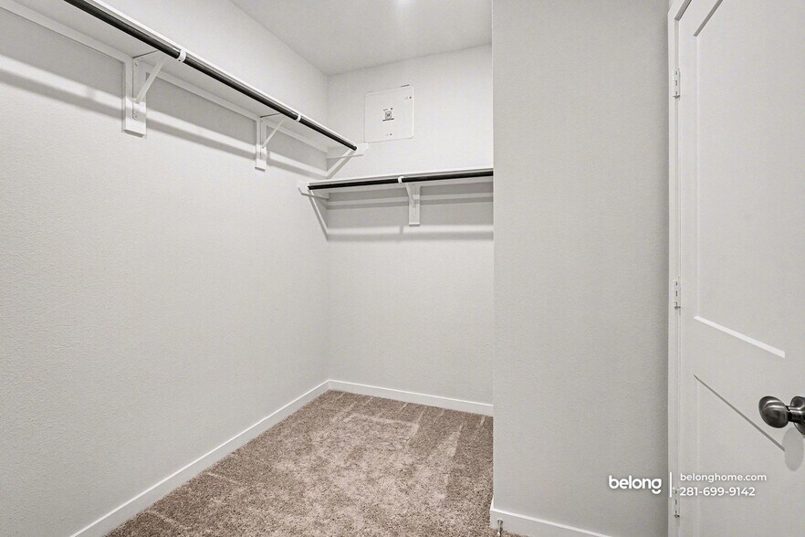 Building Photo - 4015 Ancient Honor Dr